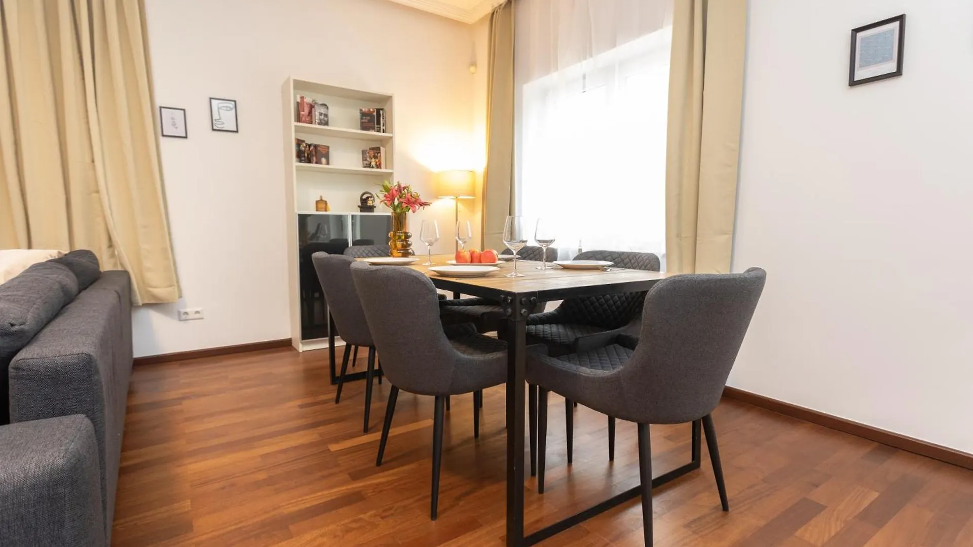 Stadthaus Mit 2 Schlafzimmern & Wohnzimmer Mit Kamin - Kostenloser Privat-Parkplatz Auf Dem Grundstueck 라이프치히