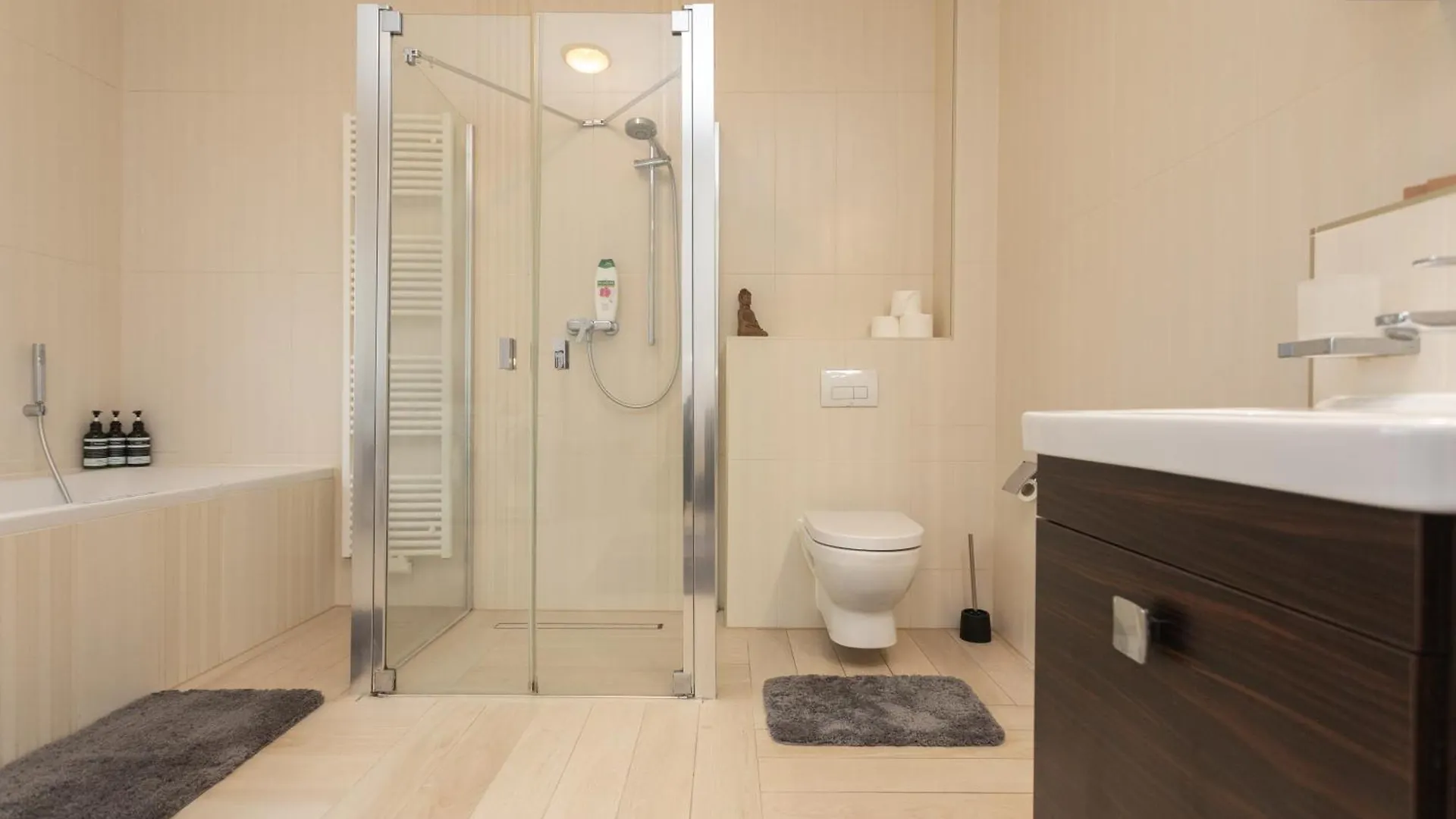 Stadthaus Mit 2 Schlafzimmern & Wohnzimmer Mit Kamin - Kostenloser Privat-Parkplatz Auf Dem Grundstueck Leipzig Germany