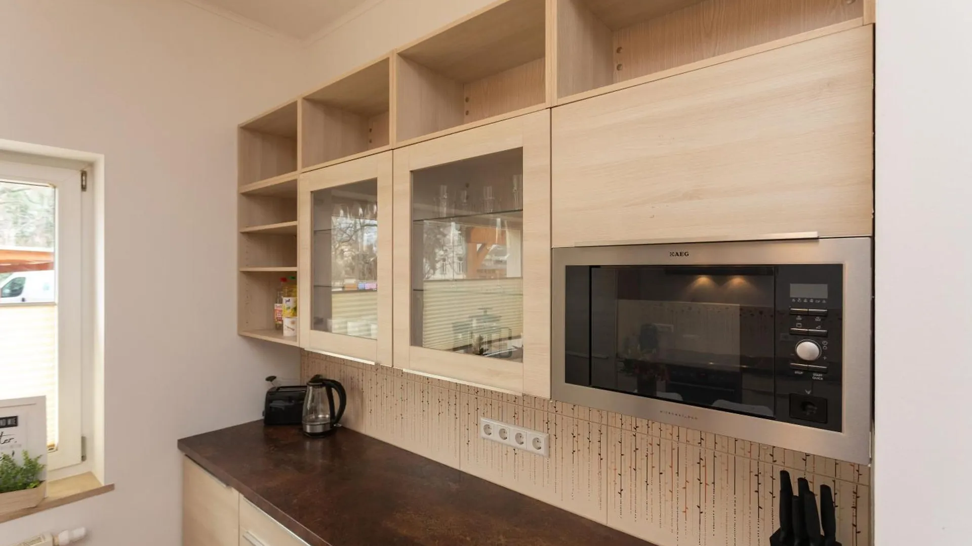 Stadthaus Mit 2 Schlafzimmern & Wohnzimmer Mit Kamin - Kostenloser Privat-Parkplatz Auf Dem Grundstueck Leipzig 0*,  Germany