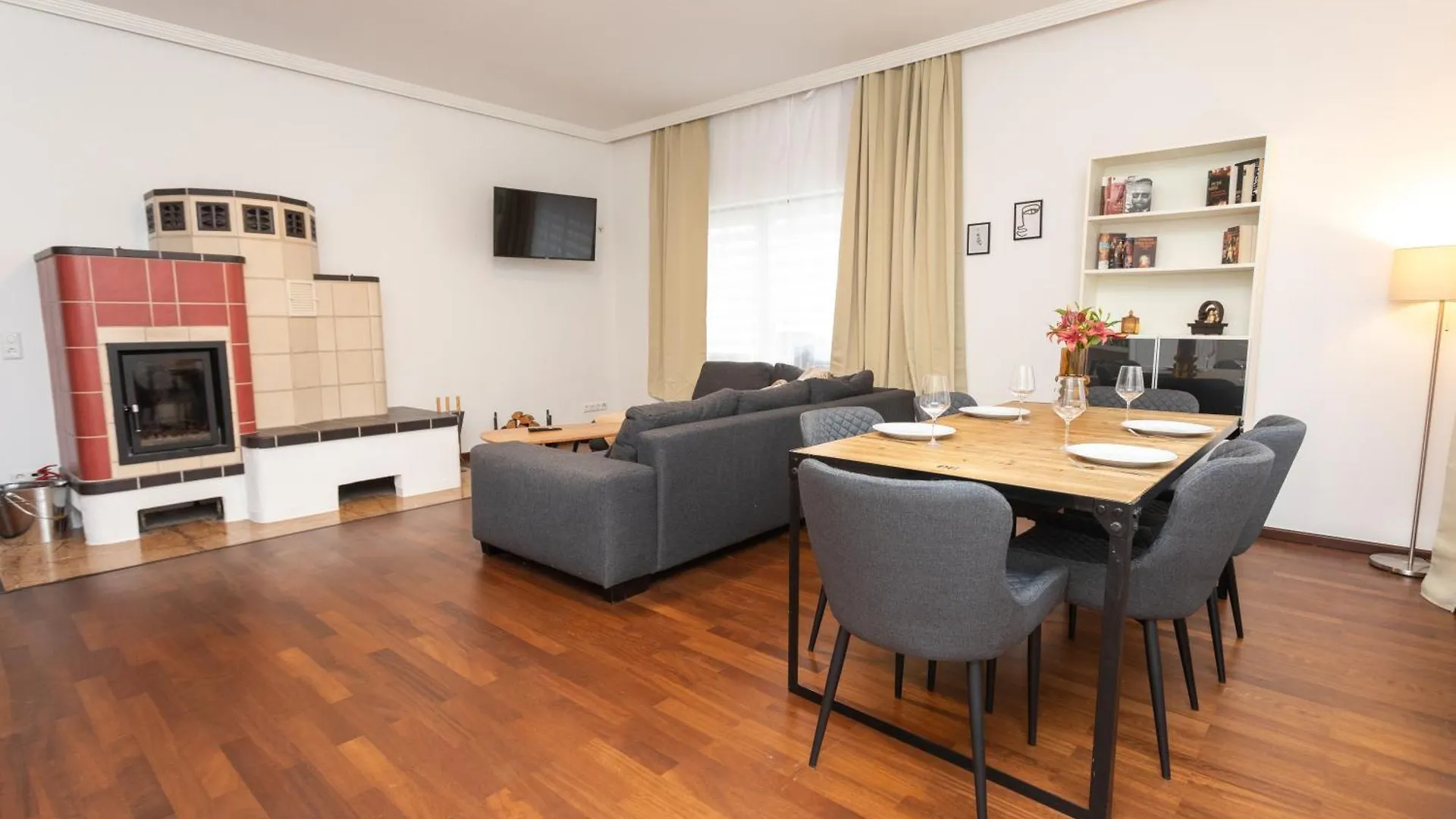 Stadthaus Mit 2 Schlafzimmern & Wohnzimmer Mit Kamin - Kostenloser Privat-Parkplatz Auf Dem Grundstueck Leipzig